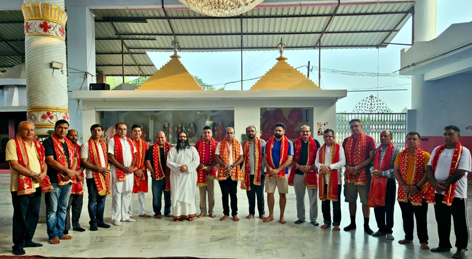 Divine Knowledge Resounds in Kamahi Devi Temple: Message of Unity and Dharma from Mahant Raj Giri Ji Maharaj